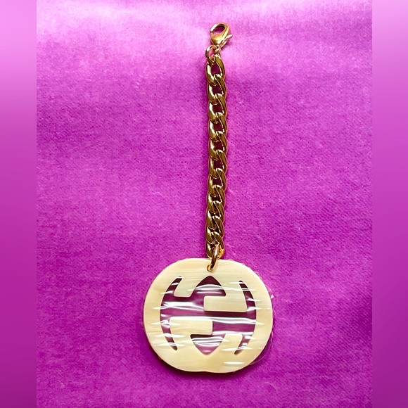 GUCCI NWT ACCESSORY INTERLOCKING GG WITH GOLD CHAIN & CLASPπππ// - Picture 7 of 10